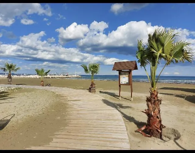 Atlantis Court In Makenzy * Larnaca